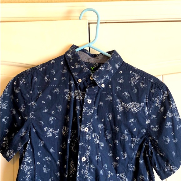 Men’s American Eagle Short-sleeve Button down - Picture 2 of 3